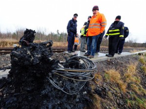 Brandanschlag im Vorfeld der Legida-Demo am 30. Januar: Auf der Bahnstrecke Leipzig-Grimma in Naunhof wurde ein Steuerungskasten anzündet und damit komplett zerstört.
