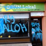 Farbe gegen Büros von CDU und Grünen
