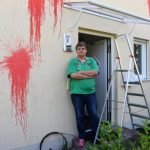 Farbe gegen Wohnhaus von AfD-Politiker