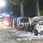 Fahrzeug der griechischen Botschaft angezündet